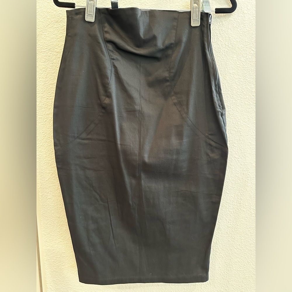 High Waisted Seamed Pencil Skirt in Black